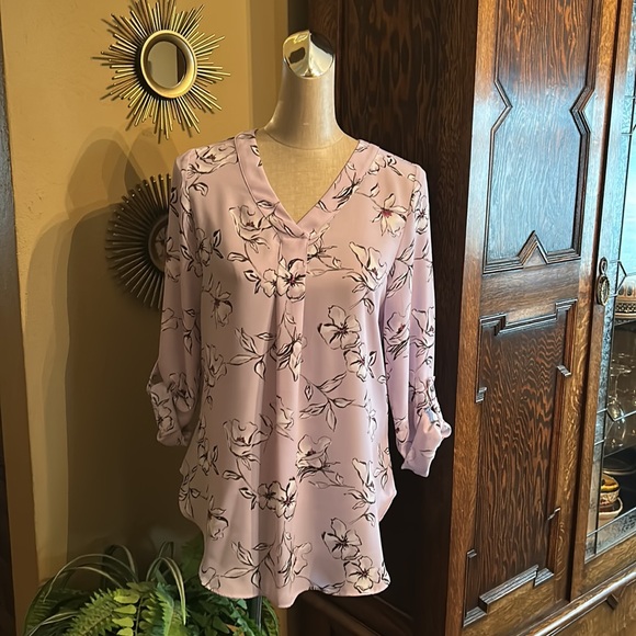 Beautiful Apt 9 Floral Blouse size XS - Picture 4 of 12